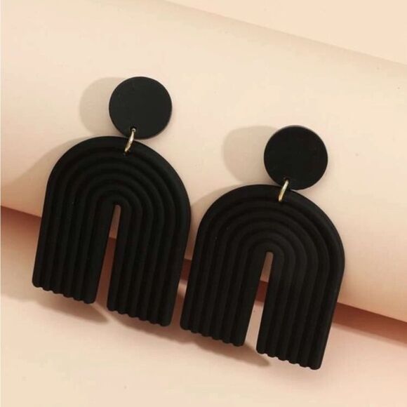 Jewelry - Black Geometric Earrings